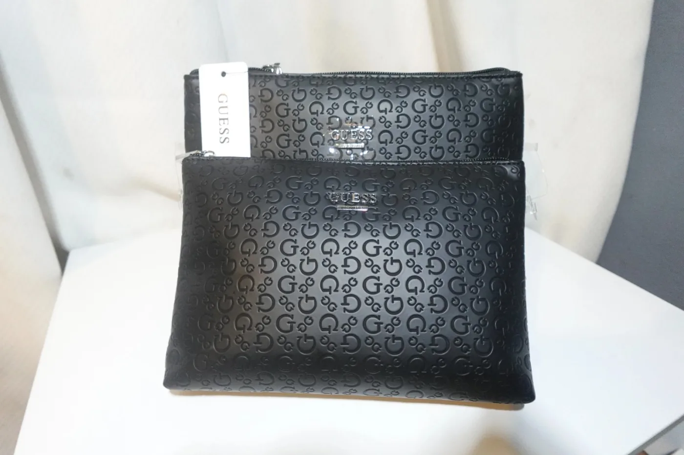 SET 2 COSMETIQUERAS GUESS NGO/TATO
